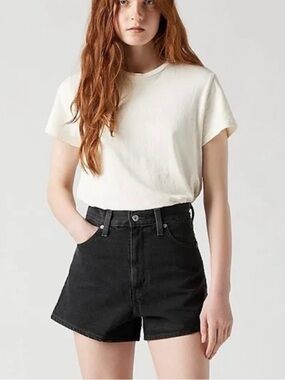 Levi’s High Waisted Mom Shorts Sz 31